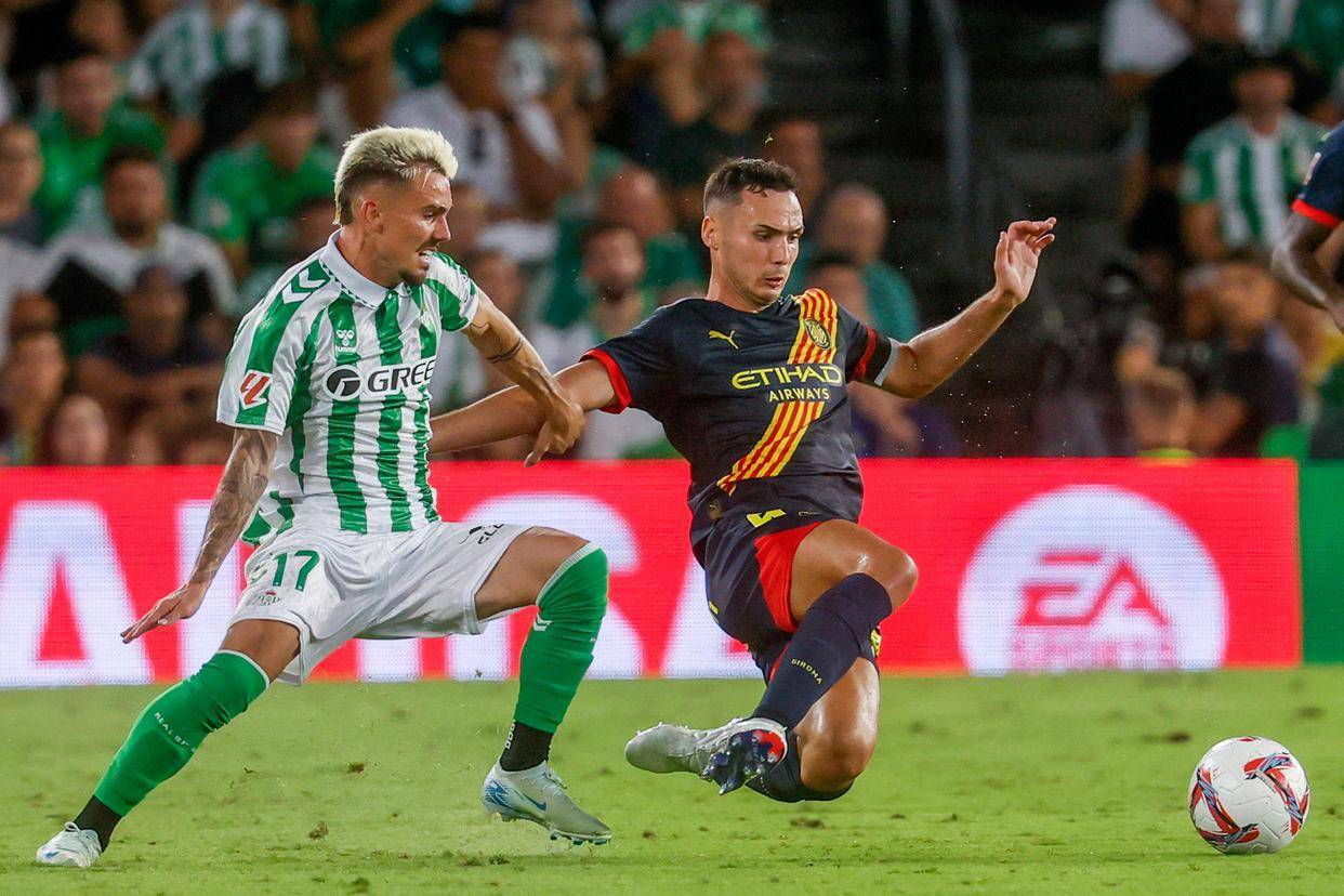 包含普罗西奥王后中场状态回升，成为球队核心的词条