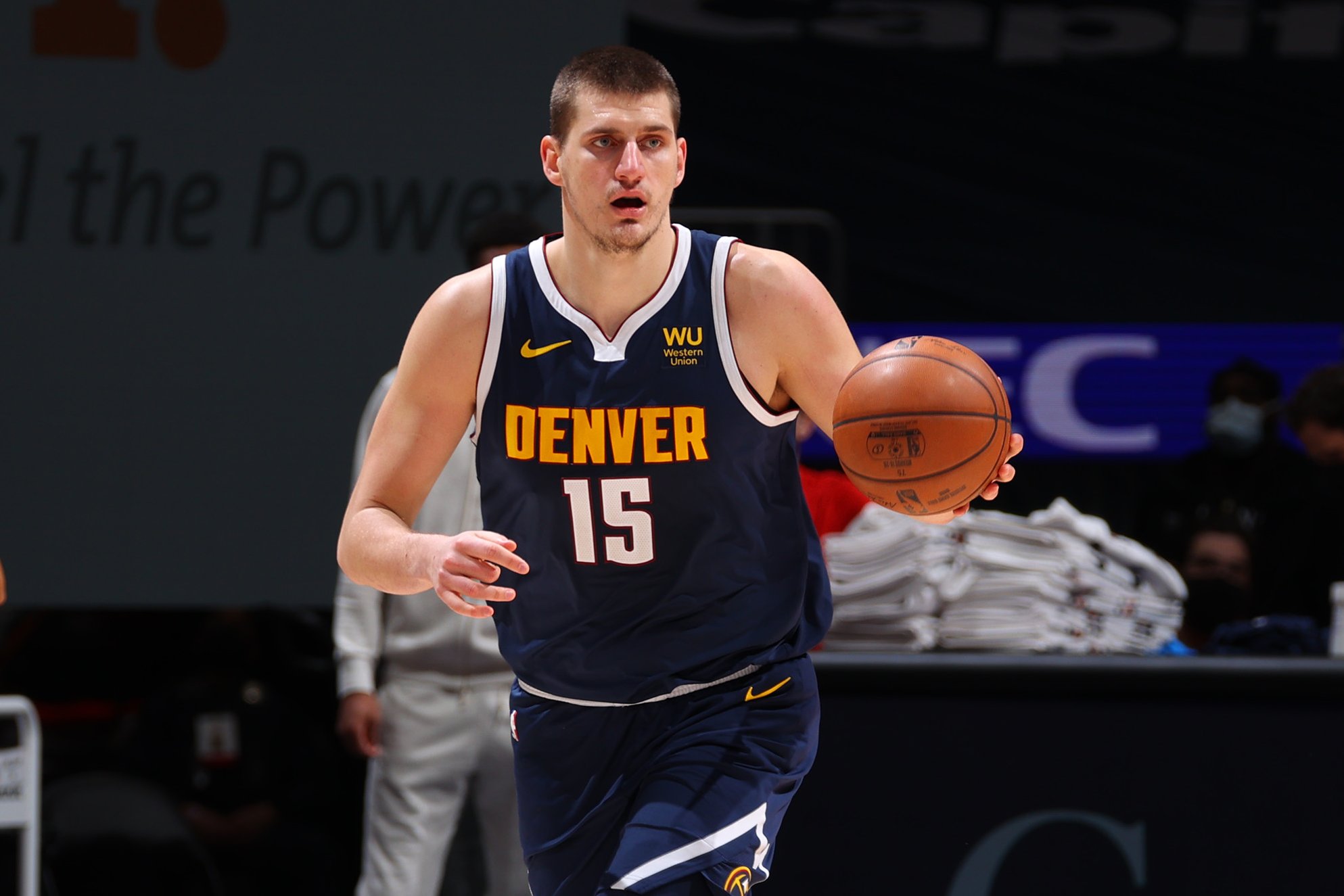 约基奇绝杀时刻，欧文点燃赛场，76人迎来胜利！