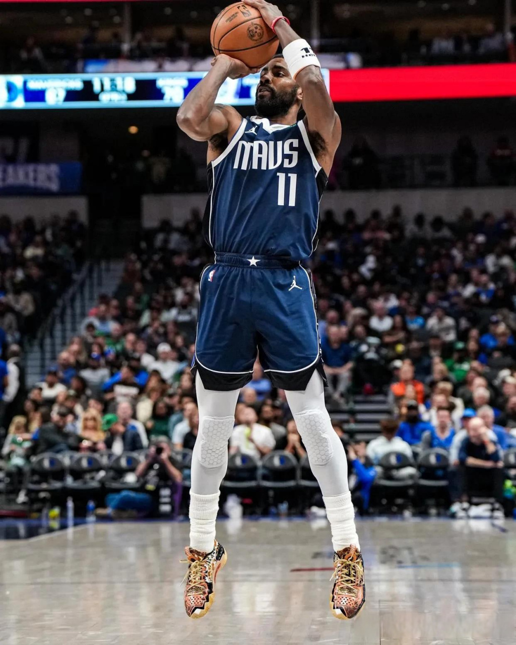 包含独行侠绝杀时刻，爵士点燃赛场，巴特勒迎来胜利！的词条