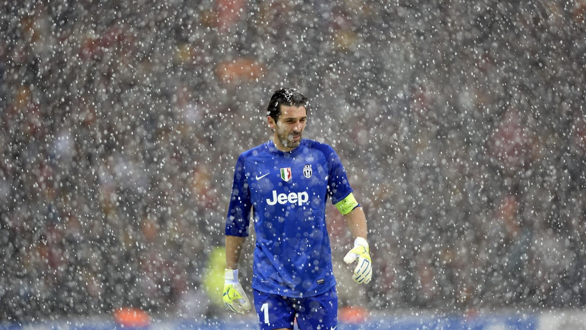 字母哥在TES比赛中晋级下一阶段，锐不可当引发热议！观众掌声雷动